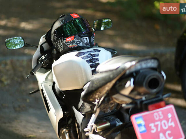 Хонда CBR 600RR, об'ємом двигуна 0 л та пробігом 30 тис. км за 5500 $, фото 1 на Automoto.ua