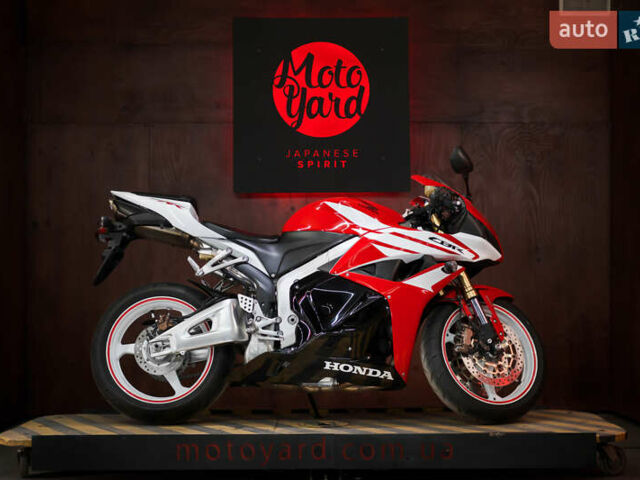 Хонда CBR 600RR, об'ємом двигуна 0.6 л та пробігом 4 тис. км за 11000 $, фото 4 на Automoto.ua