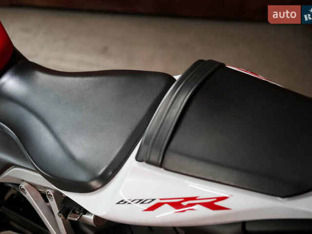 Хонда CBR 600RR, об'ємом двигуна 0.6 л та пробігом 4 тис. км за 11000 $, фото 12 на Automoto.ua