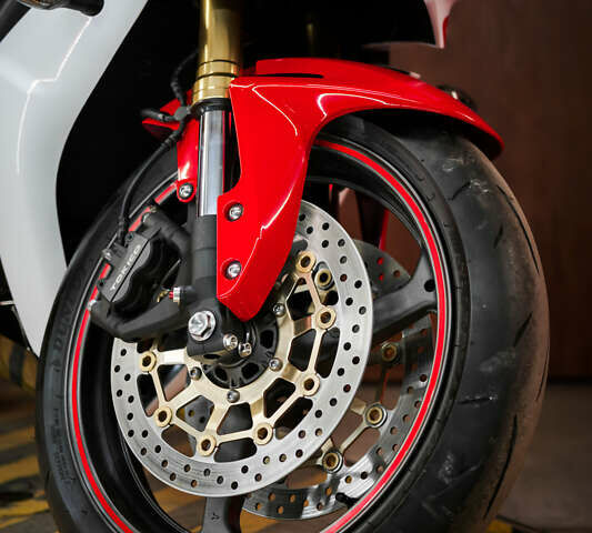 Хонда CBR 600RR, объемом двигателя 0.6 л и пробегом 18 тыс. км за 10000 $, фото 14 на Automoto.ua