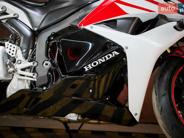 Хонда CBR 600RR, объемом двигателя 0.6 л и пробегом 18 тыс. км за 10000 $, фото 10 на Automoto.ua