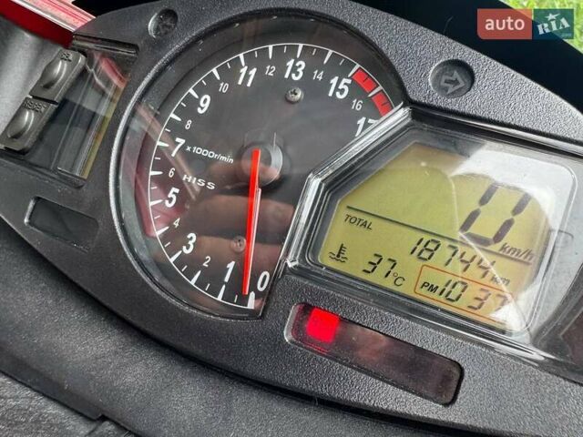 Хонда CBR 600RR, объемом двигателя 0.6 л и пробегом 18 тыс. км за 10000 $, фото 9 на Automoto.ua
