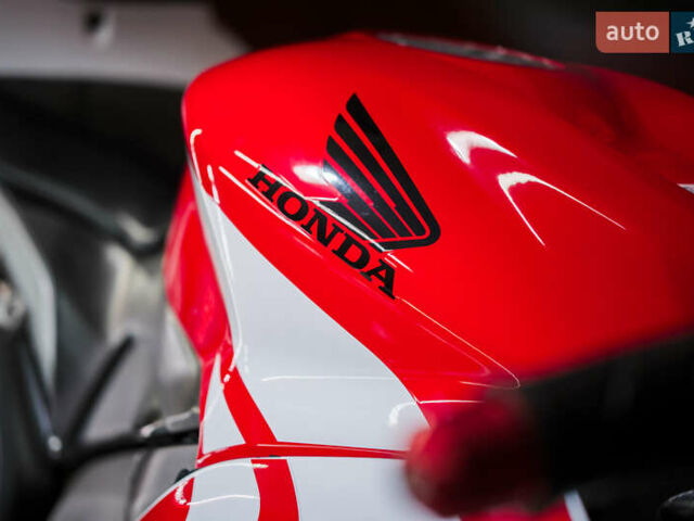 Хонда CBR 600RR, объемом двигателя 0.6 л и пробегом 18 тыс. км за 10000 $, фото 7 на Automoto.ua