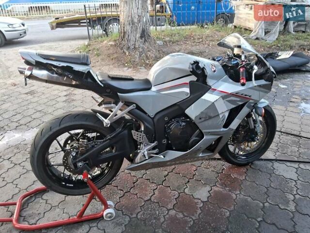 Хонда CBR 600RR, объемом двигателя 0 л и пробегом 4 тыс. км за 11000 $, фото 4 на Automoto.ua