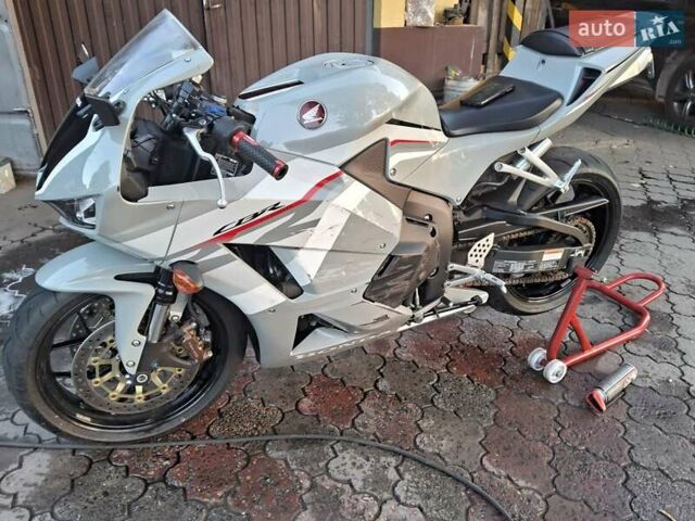 Хонда CBR 600RR, объемом двигателя 0 л и пробегом 4 тыс. км за 11000 $, фото 5 на Automoto.ua