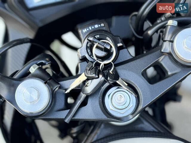 Белый Хонда CBR 650F, объемом двигателя 0.65 л и пробегом 30 тыс. км за 7500 $, фото 12 на Automoto.ua
