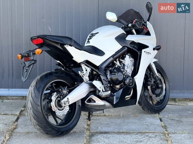Белый Хонда CBR 650F, объемом двигателя 0.65 л и пробегом 30 тыс. км за 7500 $, фото 5 на Automoto.ua
