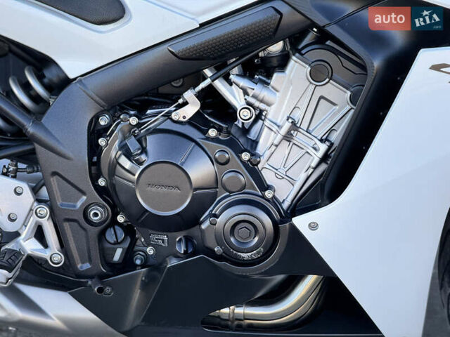 Белый Хонда CBR 650F, объемом двигателя 0.65 л и пробегом 30 тыс. км за 7500 $, фото 6 на Automoto.ua