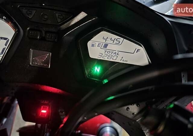Красный Хонда CBR 650F, объемом двигателя 0.65 л и пробегом 33 тыс. км за 7000 $, фото 2 на Automoto.ua