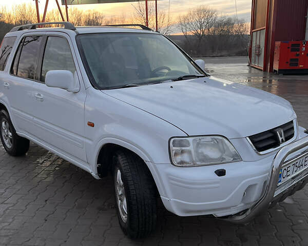 Белый Хонда СРВ, объемом двигателя 2 л и пробегом 350 тыс. км за 4756 $, фото 1 на Automoto.ua