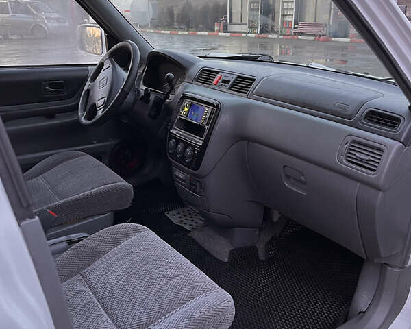 Белый Хонда СРВ, объемом двигателя 2 л и пробегом 350 тыс. км за 4756 $, фото 8 на Automoto.ua