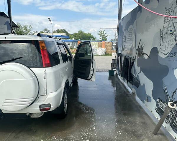 Белый Хонда СРВ, объемом двигателя 1.97 л и пробегом 350 тыс. км за 5500 $, фото 5 на Automoto.ua