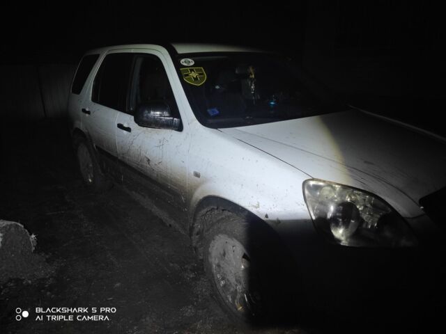 Белый Хонда СРВ, объемом двигателя 2.2 л и пробегом 330 тыс. км за 2839 $, фото 4 на Automoto.ua