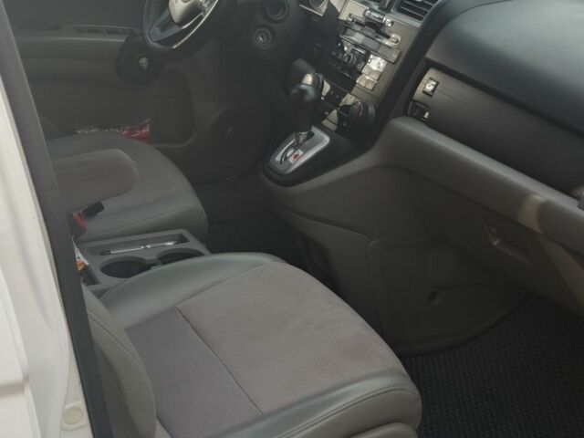 Белый Хонда СРВ, объемом двигателя 2.4 л и пробегом 270 тыс. км за 8800 $, фото 6 на Automoto.ua