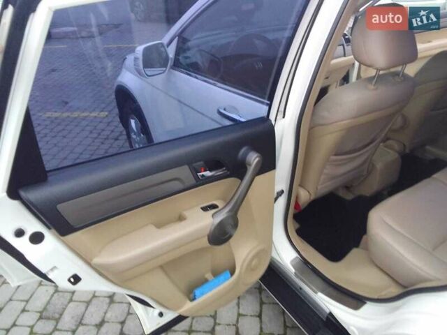 Белый Хонда СРВ, объемом двигателя 2.35 л и пробегом 133 тыс. км за 10200 $, фото 13 на Automoto.ua
