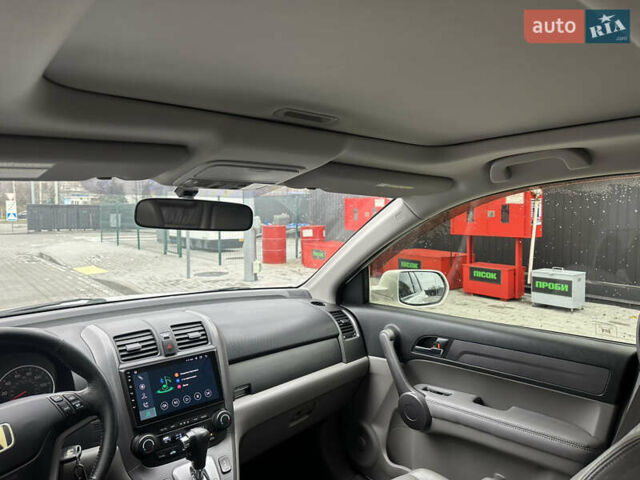 Белый Хонда СРВ, объемом двигателя 2.35 л и пробегом 200 тыс. км за 9999 $, фото 18 на Automoto.ua