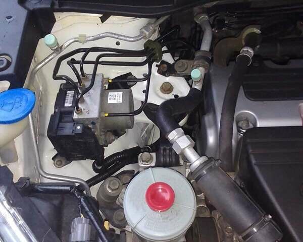 Белый Хонда СРВ, объемом двигателя 2.35 л и пробегом 133 тыс. км за 10200 $, фото 22 на Automoto.ua