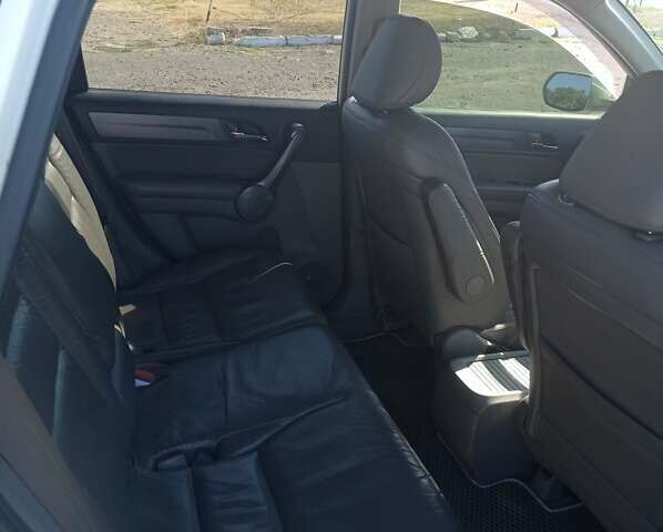 Белый Хонда СРВ, объемом двигателя 2.4 л и пробегом 220 тыс. км за 11000 $, фото 11 на Automoto.ua