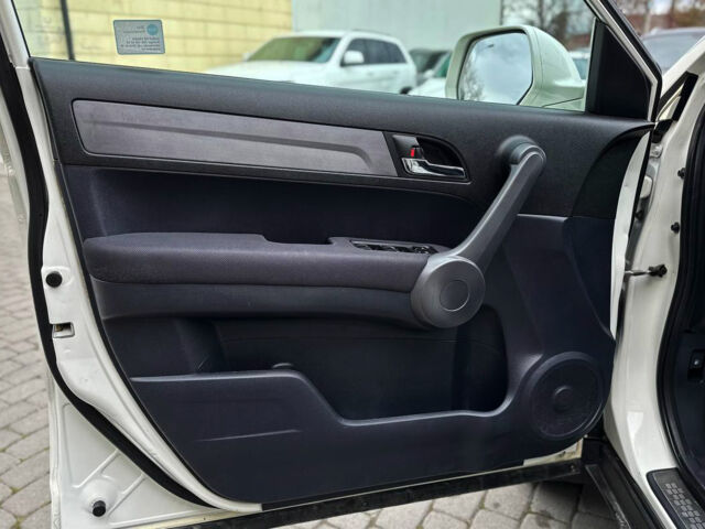 Белый Хонда СРВ, объемом двигателя 2.2 л и пробегом 210 тыс. км за 10999 $, фото 6 на Automoto.ua