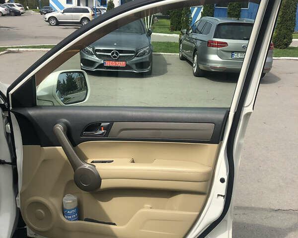 Белый Хонда СРВ, объемом двигателя 2.4 л и пробегом 177 тыс. км за 11000 $, фото 7 на Automoto.ua