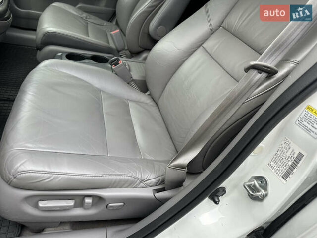 Белый Хонда СРВ, объемом двигателя 2.35 л и пробегом 200 тыс. км за 9999 $, фото 14 на Automoto.ua