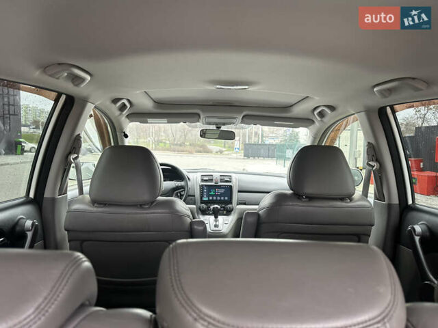 Белый Хонда СРВ, объемом двигателя 2.35 л и пробегом 200 тыс. км за 9999 $, фото 22 на Automoto.ua