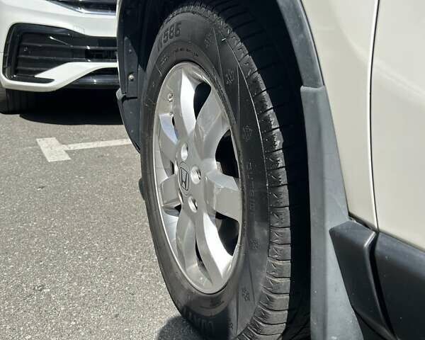 Белый Хонда СРВ, объемом двигателя 2 л и пробегом 211 тыс. км за 12000 $, фото 12 на Automoto.ua