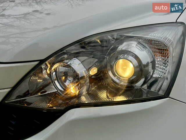 Белый Хонда СРВ, объемом двигателя 2.2 л и пробегом 159 тыс. км за 15550 $, фото 14 на Automoto.ua