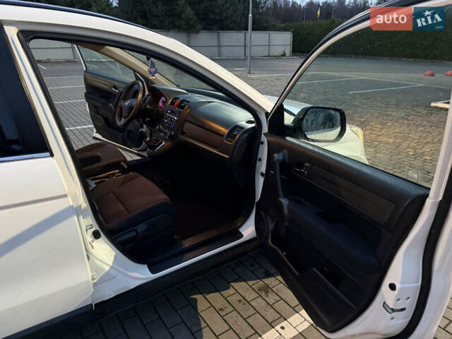 Білий Хонда СРВ, об'ємом двигуна 2.2 л та пробігом 258 тис. км за 12900 $, фото 6 на Automoto.ua