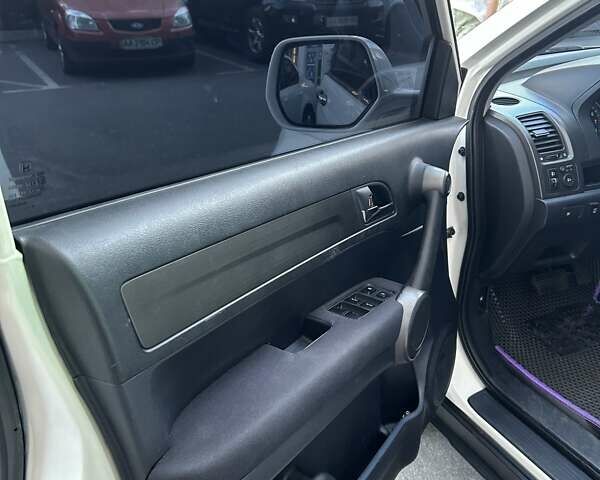 Белый Хонда СРВ, объемом двигателя 2 л и пробегом 211 тыс. км за 12000 $, фото 8 на Automoto.ua