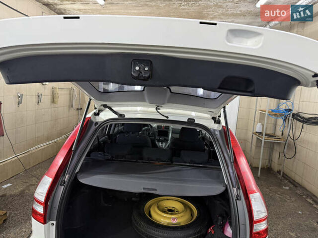 Белый Хонда СРВ, объемом двигателя 2 л и пробегом 324 тыс. км за 11500 $, фото 10 на Automoto.ua