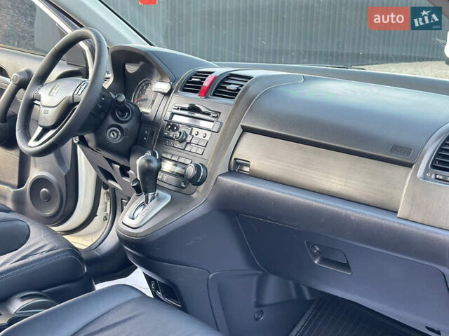 Белый Хонда СРВ, объемом двигателя 2.2 л и пробегом 270 тыс. км за 13800 $, фото 16 на Automoto.ua
