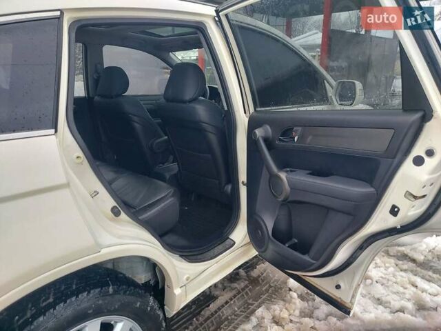 Белый Хонда СРВ, объемом двигателя 2 л и пробегом 204 тыс. км за 12300 $, фото 7 на Automoto.ua