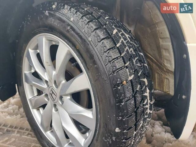 Белый Хонда СРВ, объемом двигателя 2 л и пробегом 204 тыс. км за 12300 $, фото 26 на Automoto.ua