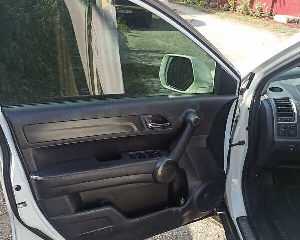 Белый Хонда СРВ, объемом двигателя 2.35 л и пробегом 190 тыс. км за 11800 $, фото 10 на Automoto.ua