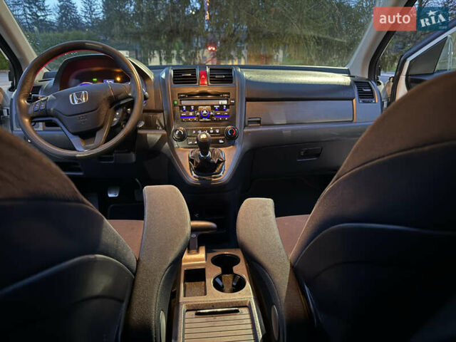 Білий Хонда СРВ, об'ємом двигуна 2.2 л та пробігом 258 тис. км за 12900 $, фото 10 на Automoto.ua