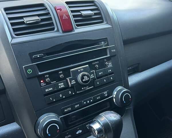 Белый Хонда СРВ, объемом двигателя 2 л и пробегом 211 тыс. км за 12000 $, фото 6 на Automoto.ua