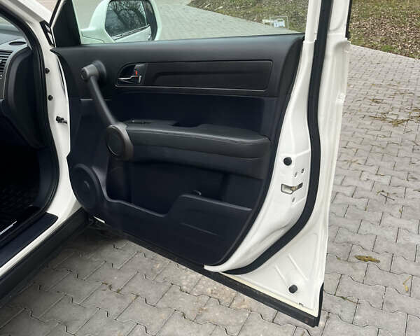 Белый Хонда СРВ, объемом двигателя 2.2 л и пробегом 159 тыс. км за 15550 $, фото 29 на Automoto.ua