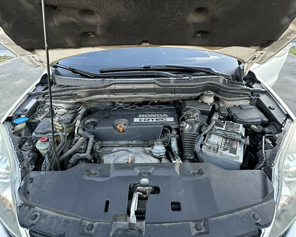 Белый Хонда СРВ, объемом двигателя 2.2 л и пробегом 214 тыс. км за 14000 $, фото 5 на Automoto.ua