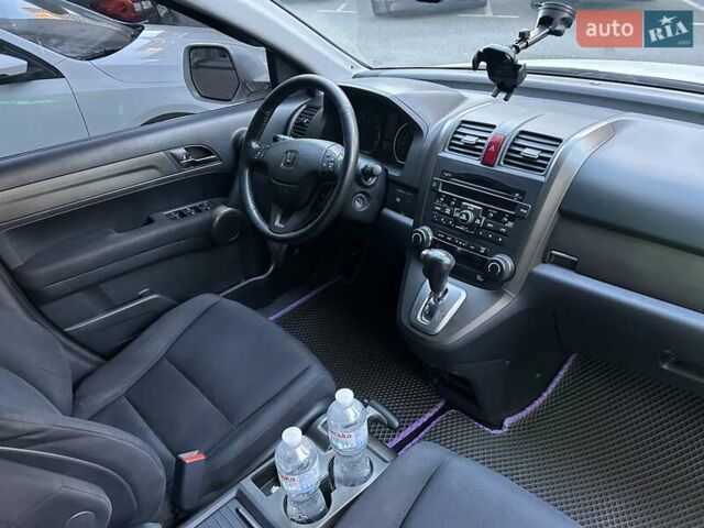 Белый Хонда СРВ, объемом двигателя 2 л и пробегом 211 тыс. км за 12000 $, фото 5 на Automoto.ua