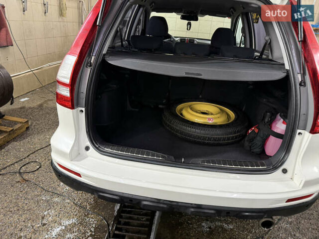 Белый Хонда СРВ, объемом двигателя 2 л и пробегом 324 тыс. км за 11500 $, фото 9 на Automoto.ua