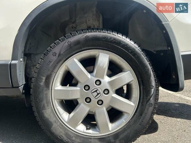 Белый Хонда СРВ, объемом двигателя 2 л и пробегом 211 тыс. км за 12000 $, фото 13 на Automoto.ua