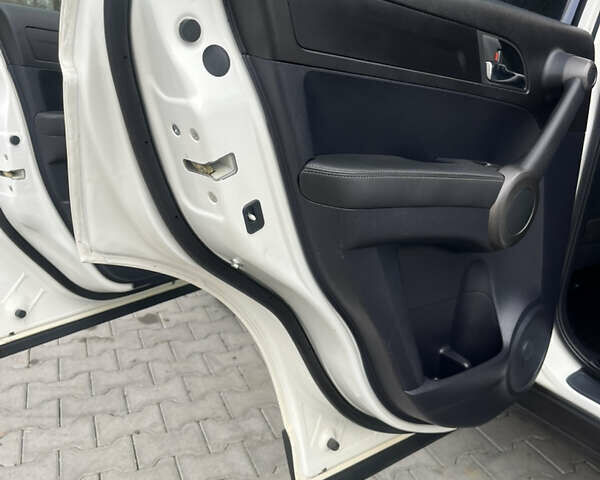 Белый Хонда СРВ, объемом двигателя 2.2 л и пробегом 159 тыс. км за 15550 $, фото 24 на Automoto.ua