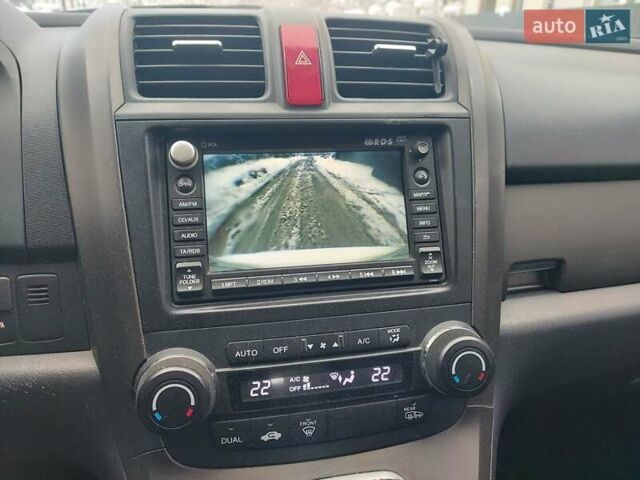 Белый Хонда СРВ, объемом двигателя 2 л и пробегом 204 тыс. км за 12300 $, фото 30 на Automoto.ua