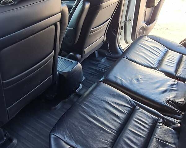 Белый Хонда СРВ, объемом двигателя 2.4 л и пробегом 290 тыс. км за 13200 $, фото 12 на Automoto.ua