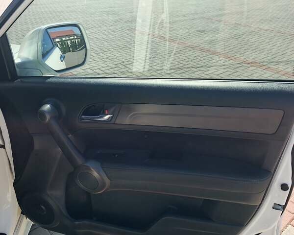 Білий Хонда СРВ, об'ємом двигуна 2.2 л та пробігом 241 тис. км за 13900 $, фото 21 на Automoto.ua