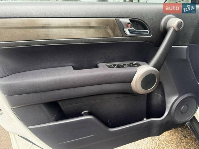 Белый Хонда СРВ, объемом двигателя 2.2 л и пробегом 170 тыс. км за 12500 $, фото 23 на Automoto.ua