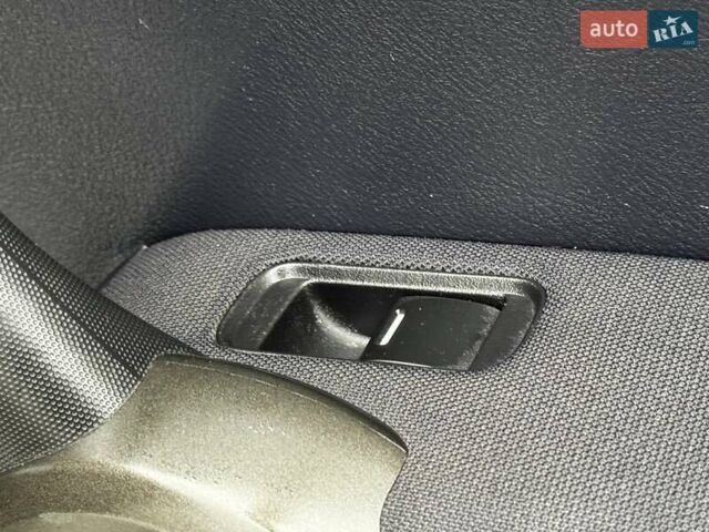 Белый Хонда СРВ, объемом двигателя 2.2 л и пробегом 170 тыс. км за 12500 $, фото 39 на Automoto.ua