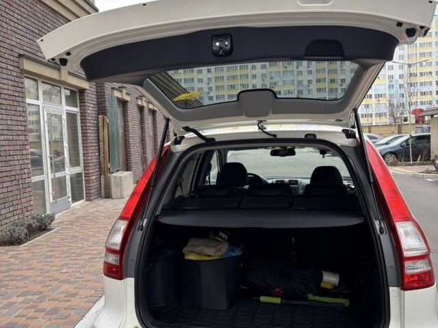 Белый Хонда СРВ, объемом двигателя 2.4 л и пробегом 202 тыс. км за 13300 $, фото 4 на Automoto.ua