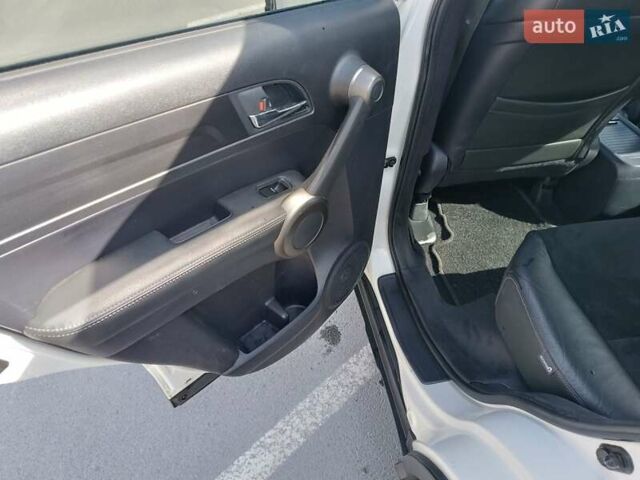 Белый Хонда СРВ, объемом двигателя 2.2 л и пробегом 306 тыс. км за 13100 $, фото 18 на Automoto.ua